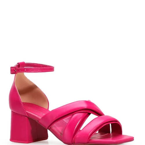 looks-com-sandalia-rosa-feminino