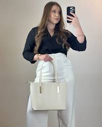 look-com-bolsa-branca-feminino