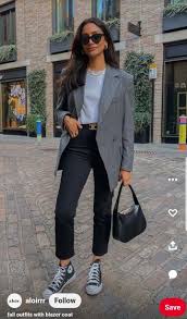 look-blazer-cinza-feminino
