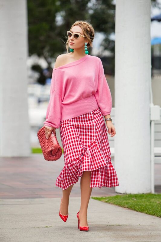 looks-com-scarpin-vermelho-feminino