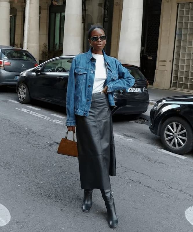 look-com-saia-de-couro-preta-feminino