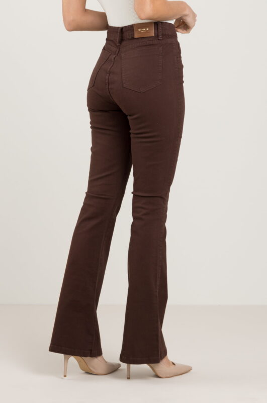 look-com-calca-marrom-feminino