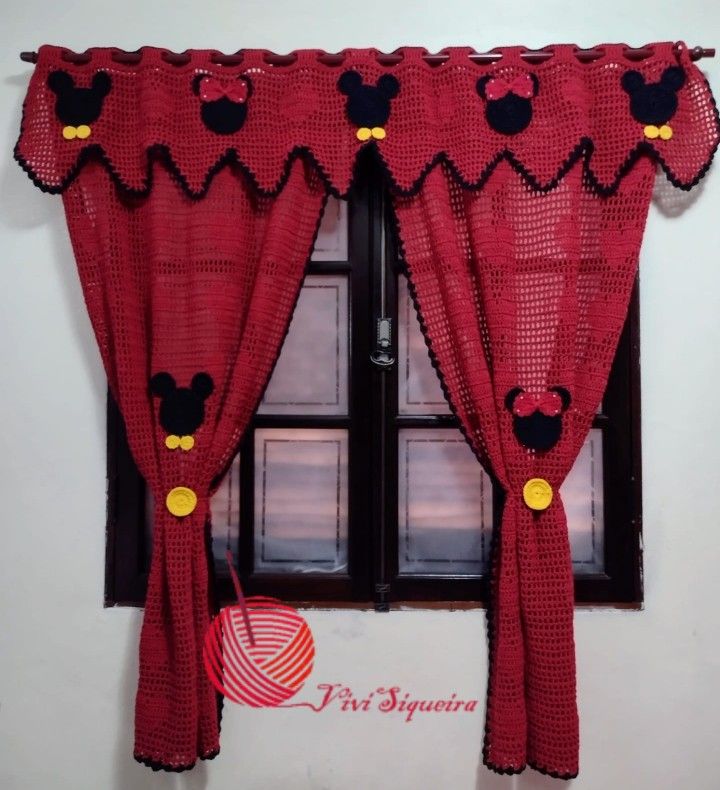 Cortina de crochê Mickey e Minnie