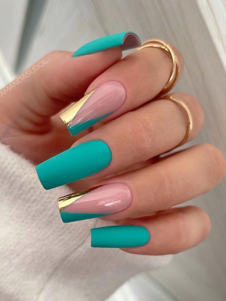 Unhas Decoradas Azul Turquesa: Um Oceano de Possibilidades nas Suas Mãos
