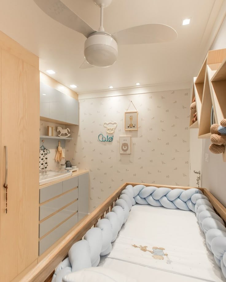 Quarto de bebê pequeno: 70 ideias + ...