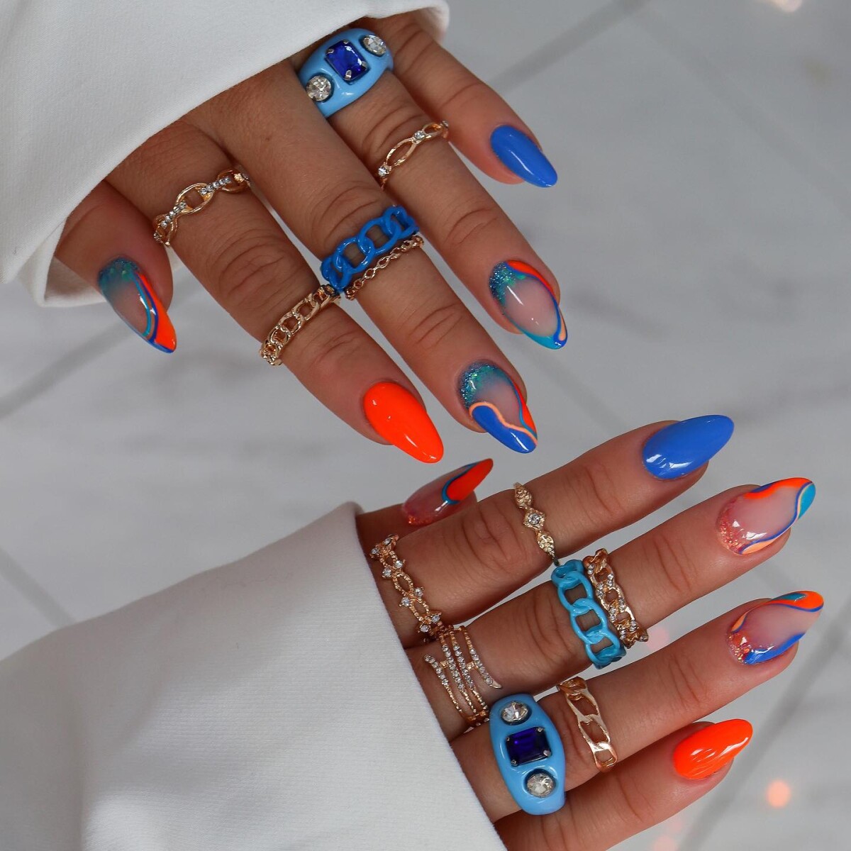 Foto: Unhas decoradas com mistura de ...