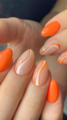 Unhas laranjas e unhas laranja ...