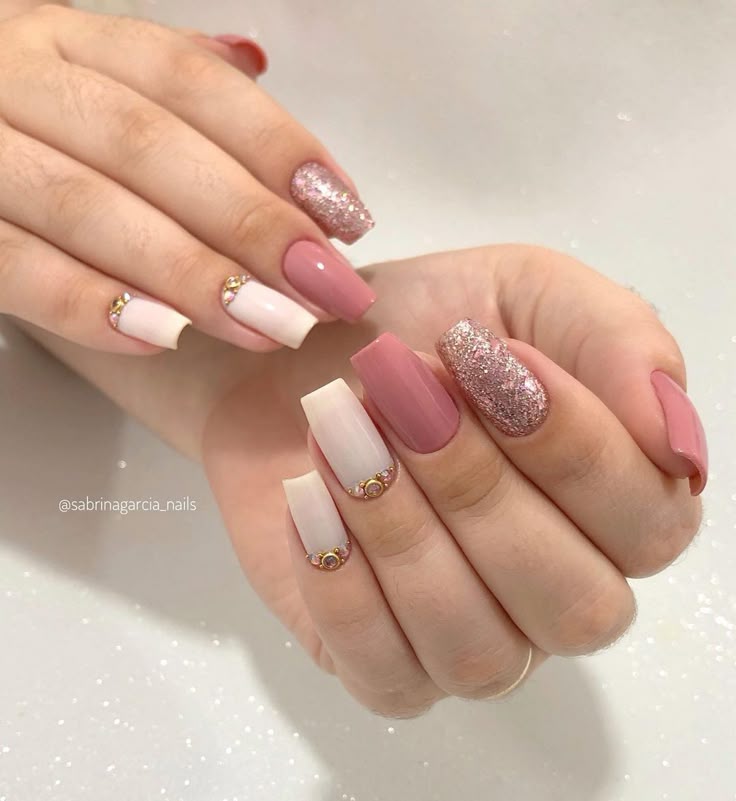 35 opções de unhas rosas com glitter ...