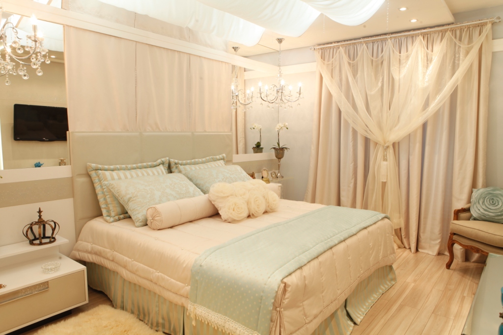 Quarto de casal romântico e moderno ...