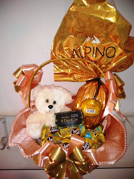 Cesta M com ovo de páscoa alpino -
