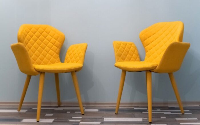 Top 6 modelos de cadeiras para ter dentro de casa e arrasar