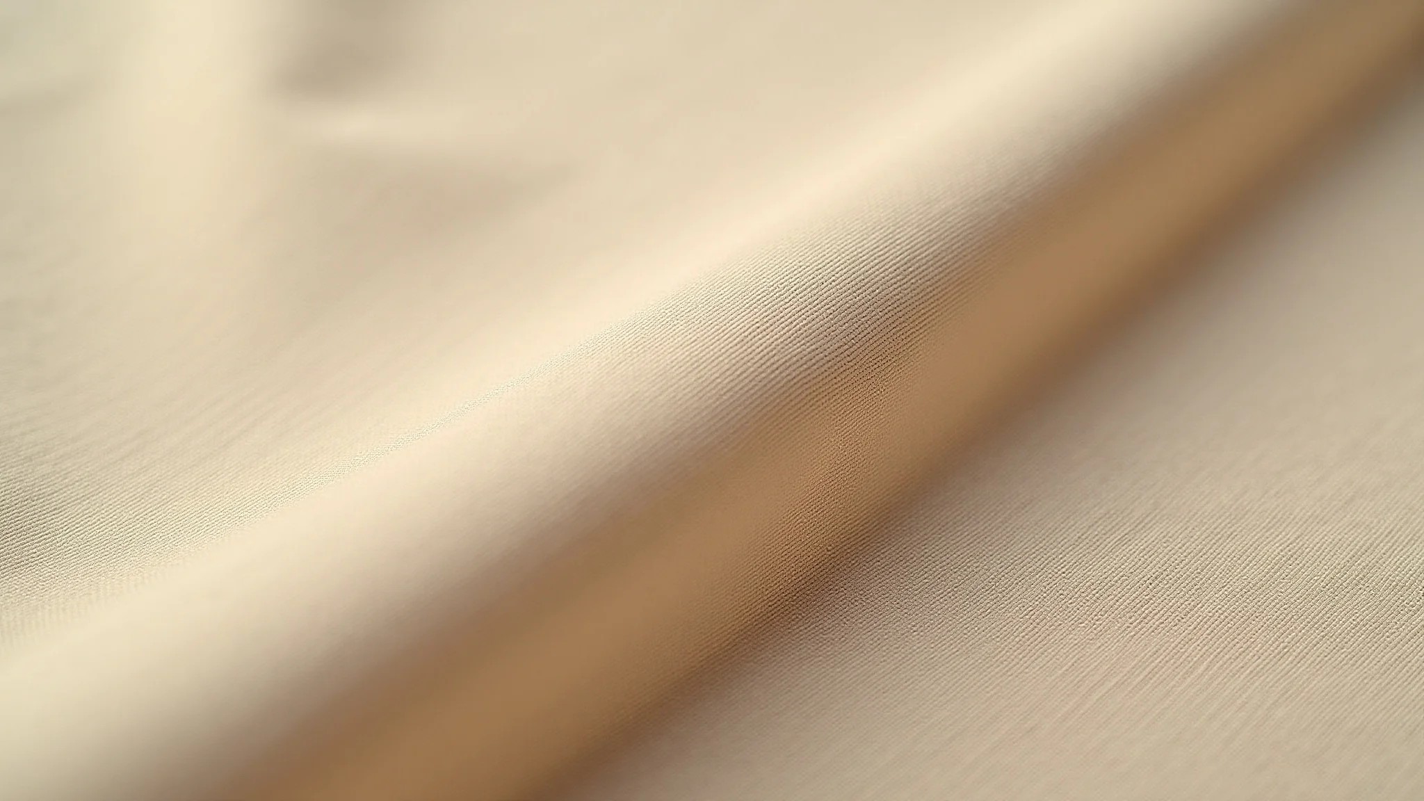 Detalhe da textura de tecido de linho bege, luz suave da hora dourada.