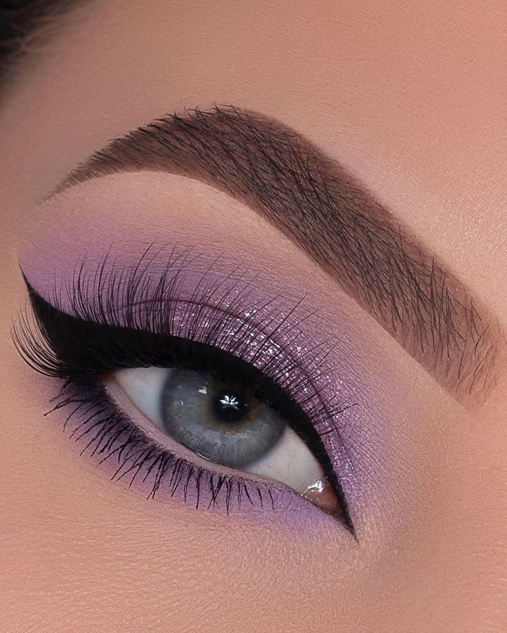 Maquiagem sombra lilás com glitter