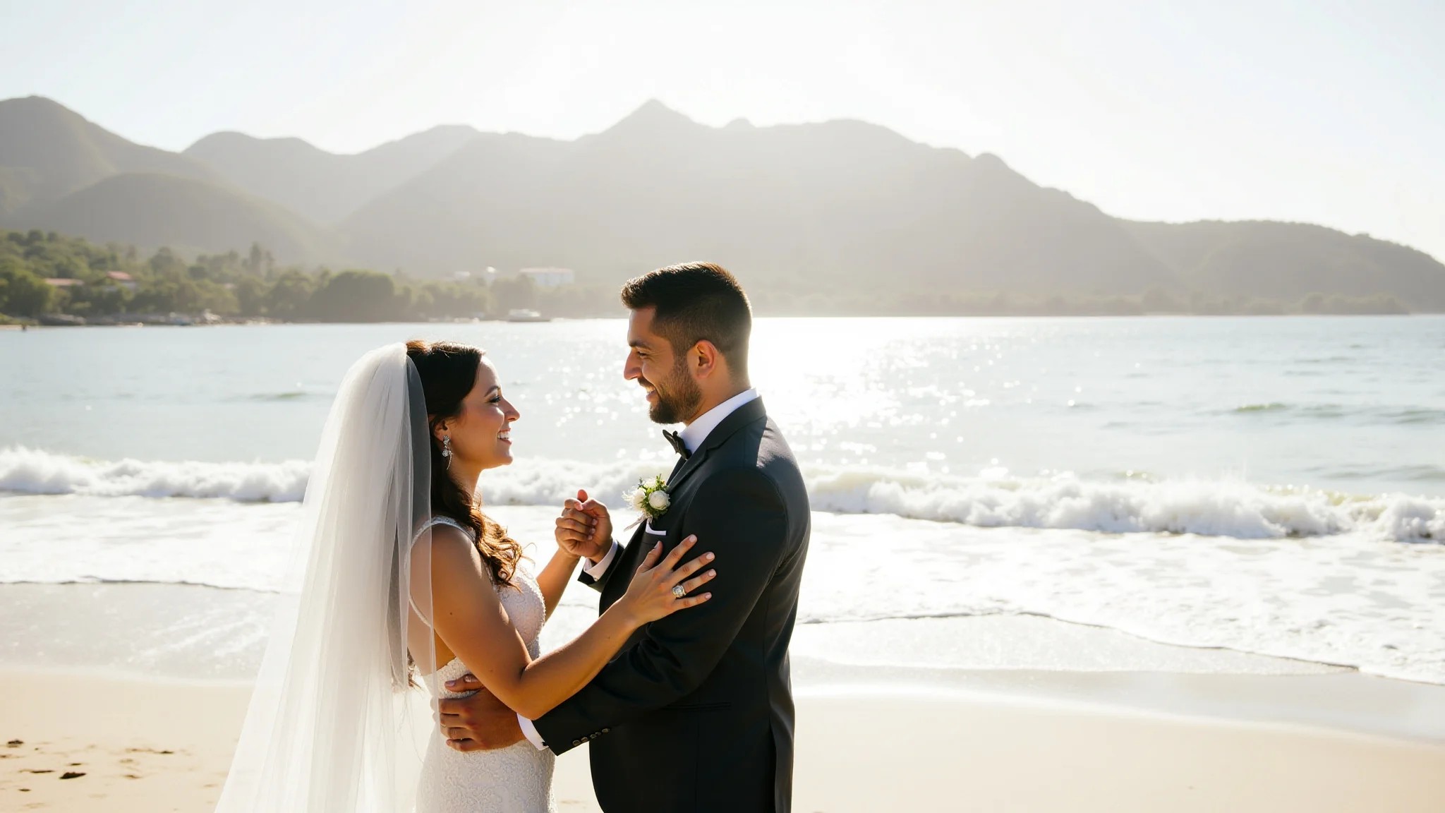 Casal se casando em praia paradisíaca em Florianópolis, Santa Catarina.