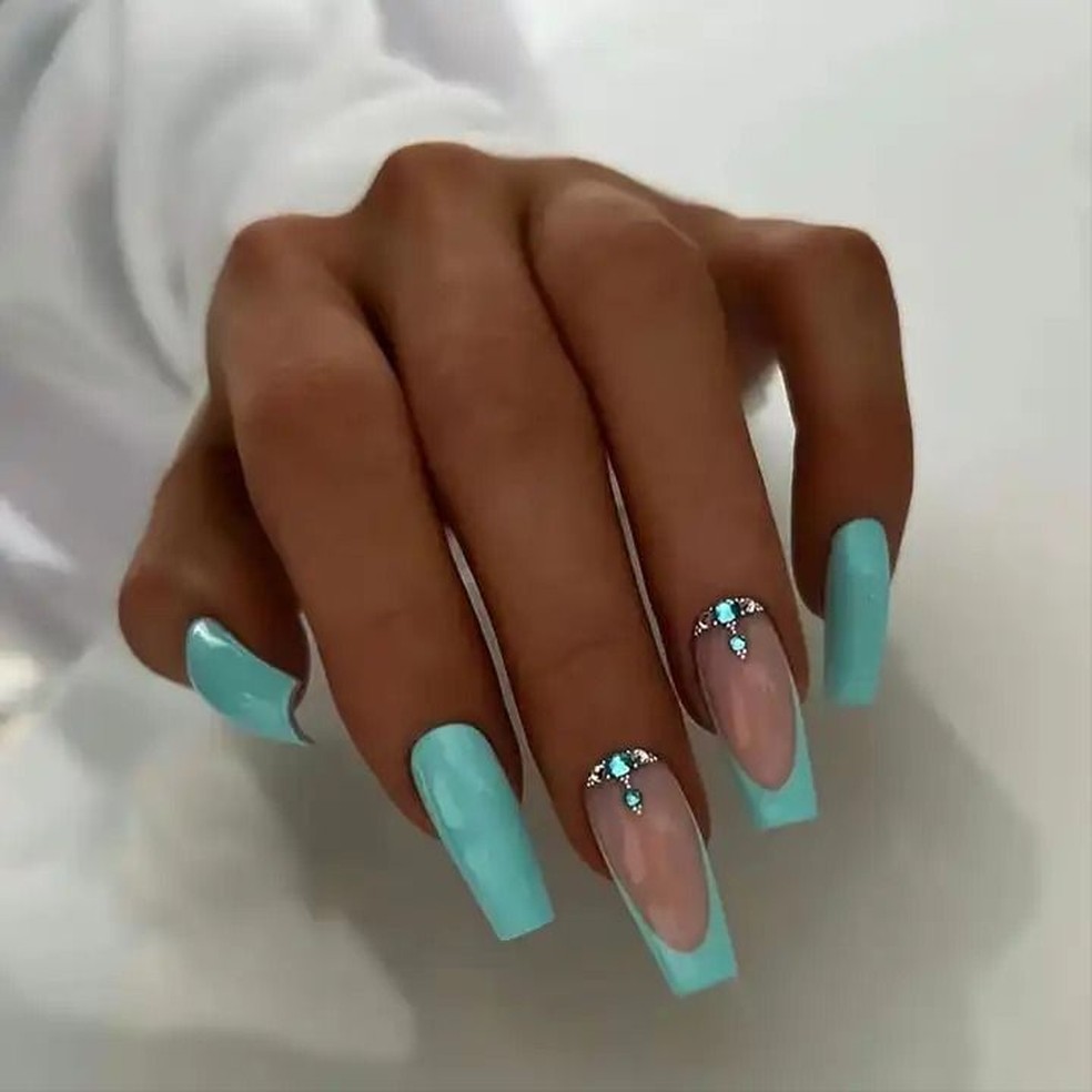 Unhas decoradas azul: explore a cor e ...