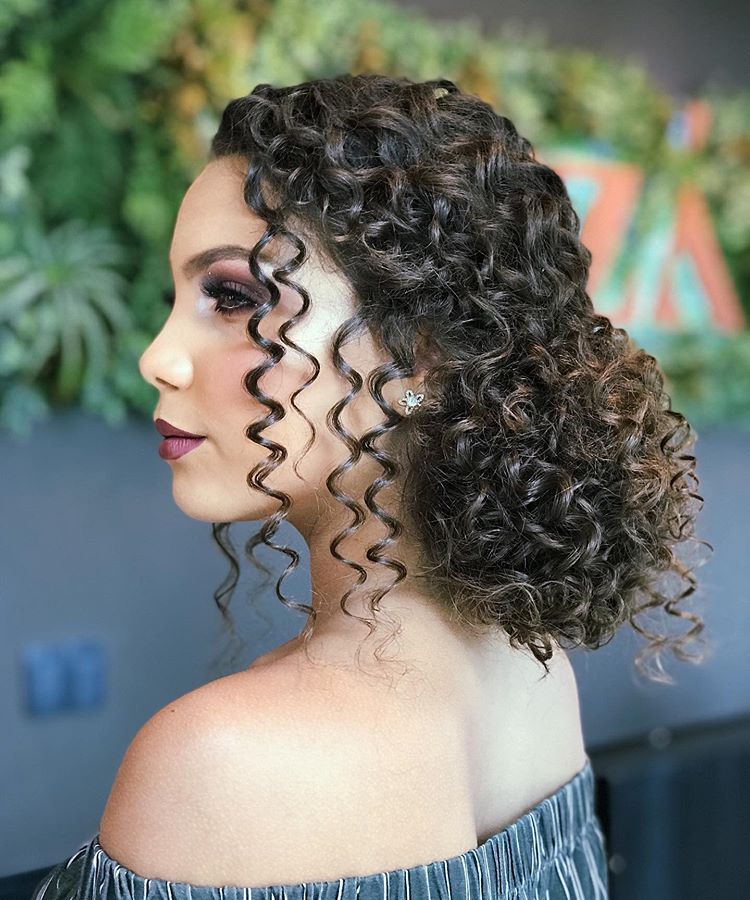 Descubra 46 ideias de Penteado Madrinha ...