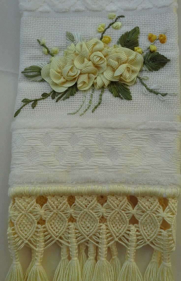 Toalha de lavabo com macrame