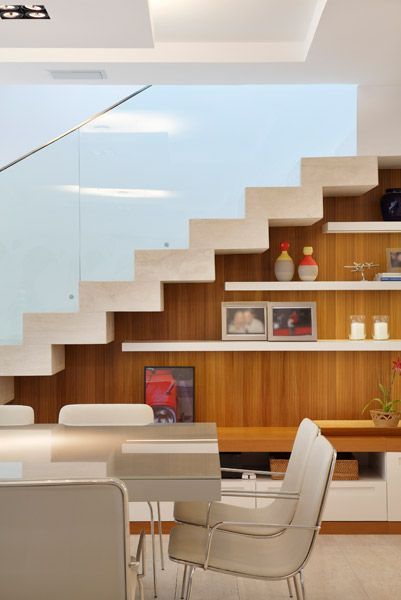 Decore sua sala com escada de forma ...