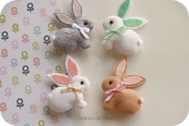 Coelhos feito em feltro