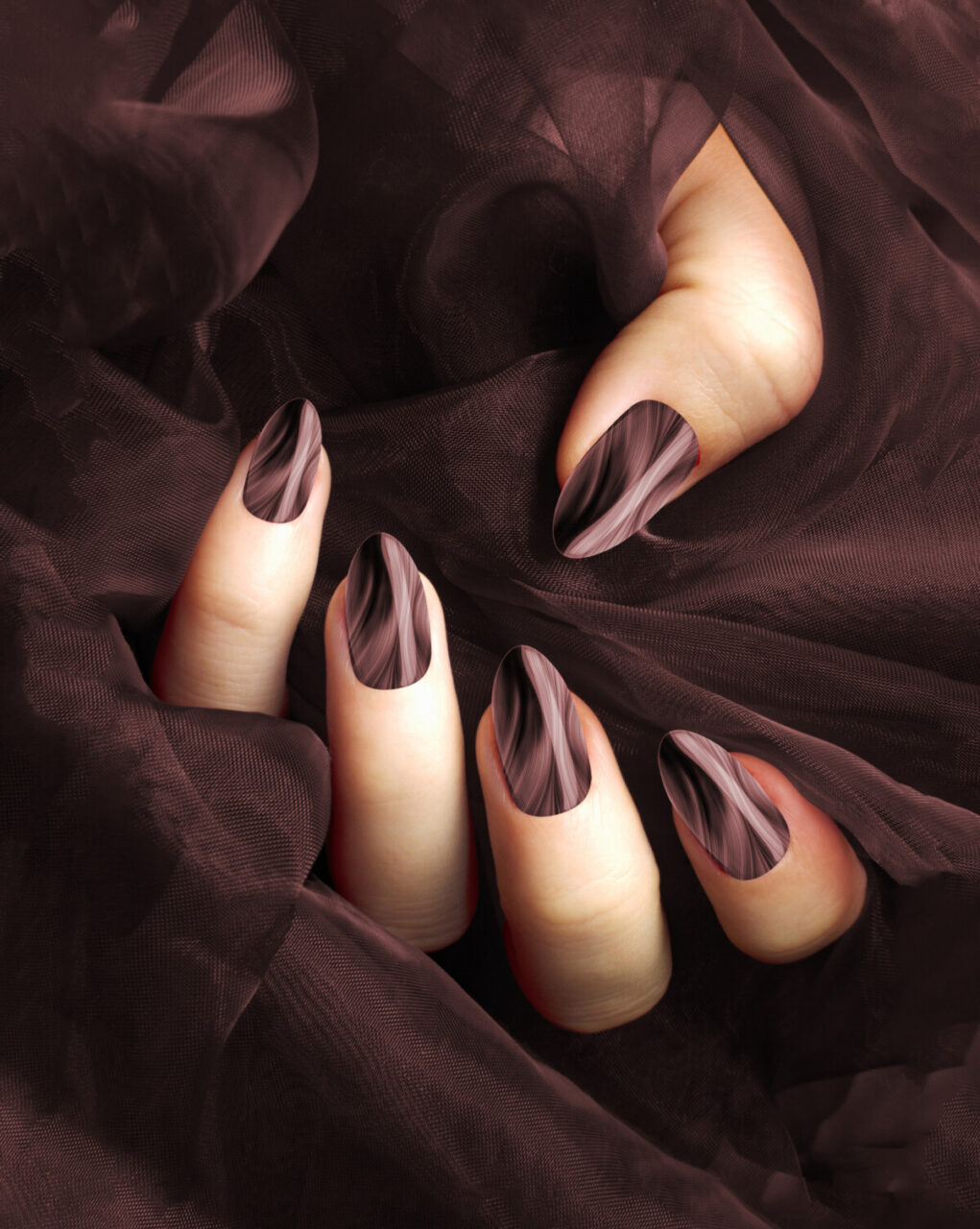 Foto: Unhas em tons terrosos: essa ...