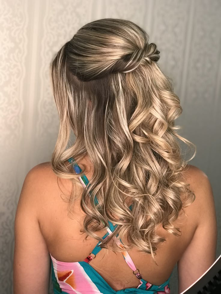 Penteado semi preso para madrinhas