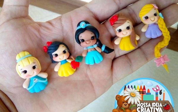 Apliques de princesas feitas em biscuit