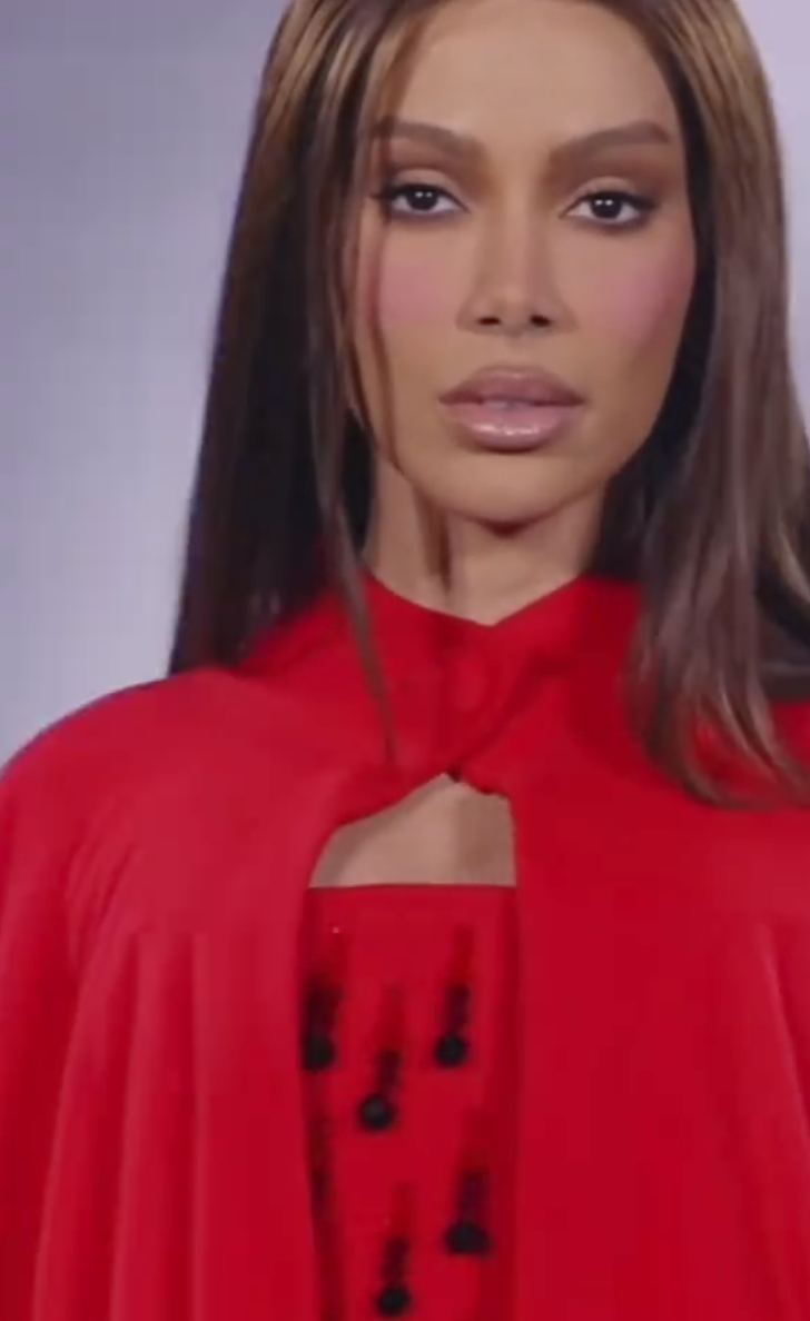 Anitta brilha em Paris: Cantora é destaque no desfile da L’Oréal na Semana de Moda