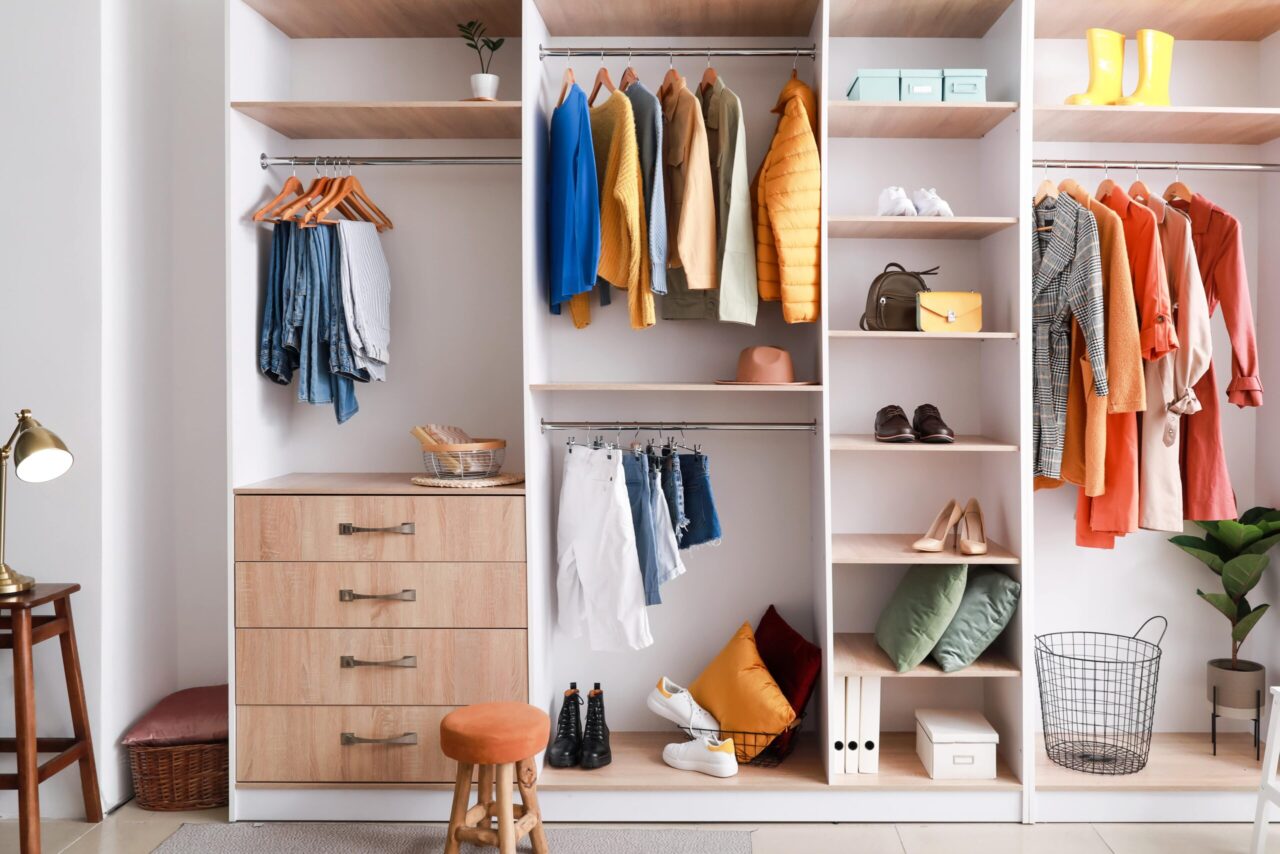Dicas para organizar seu guarda-roupa ...