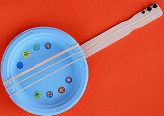 Instrumentos musicais com Sucata