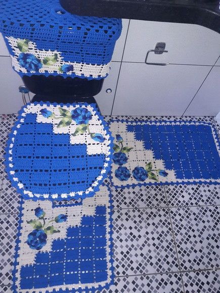 Jogo de banheiro em croche azul cru