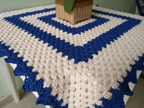 Toalha de mesa quadrada em croche