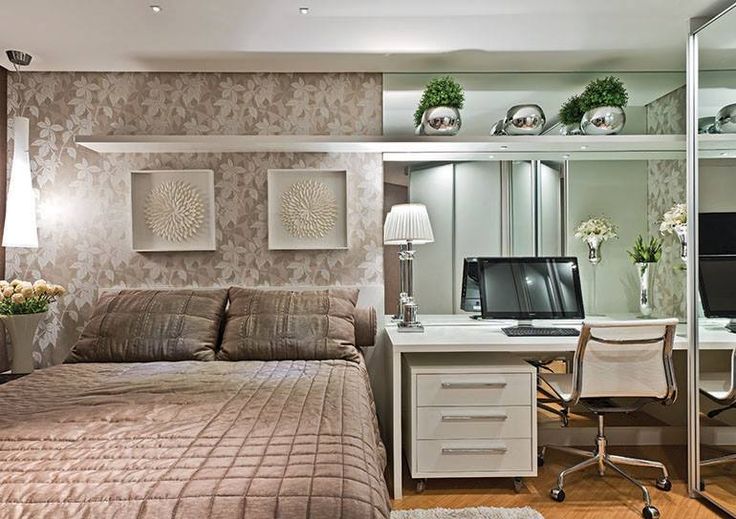 quarto de casal com escritorio
