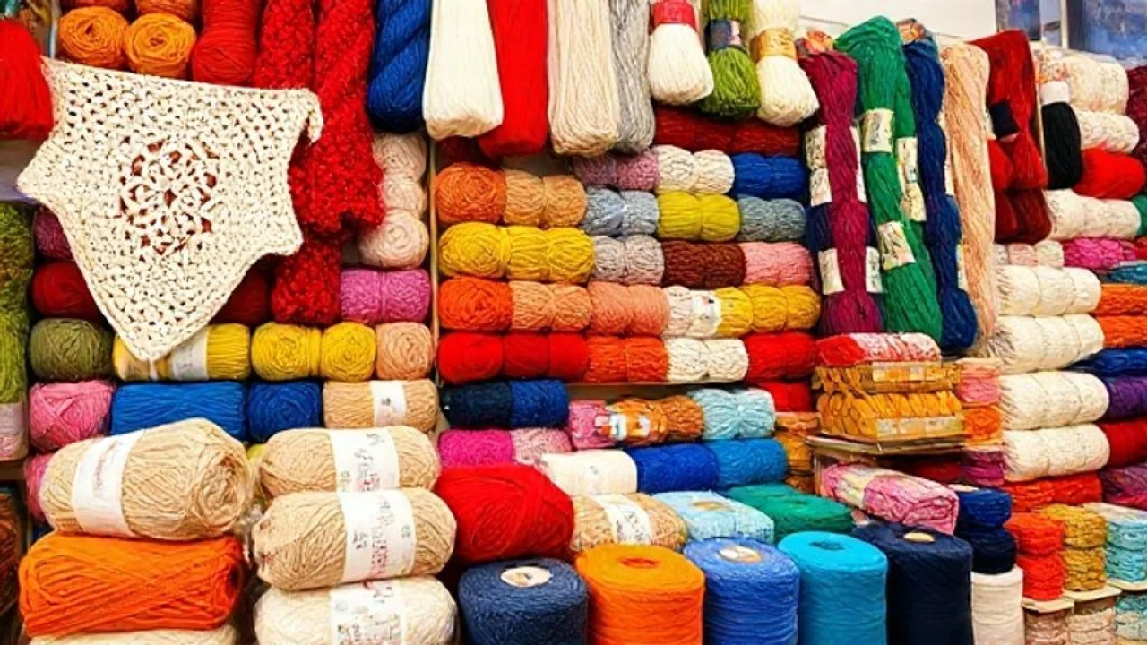 Display of different types of yarn (cotton, wool, acrylic, silk) in a colorful Brazilian yarn Variedade de fios de algodão, lã, acrílico e seda em armarinho brasileiro.