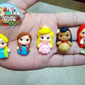 Apliques de princesas feitas em biscuit