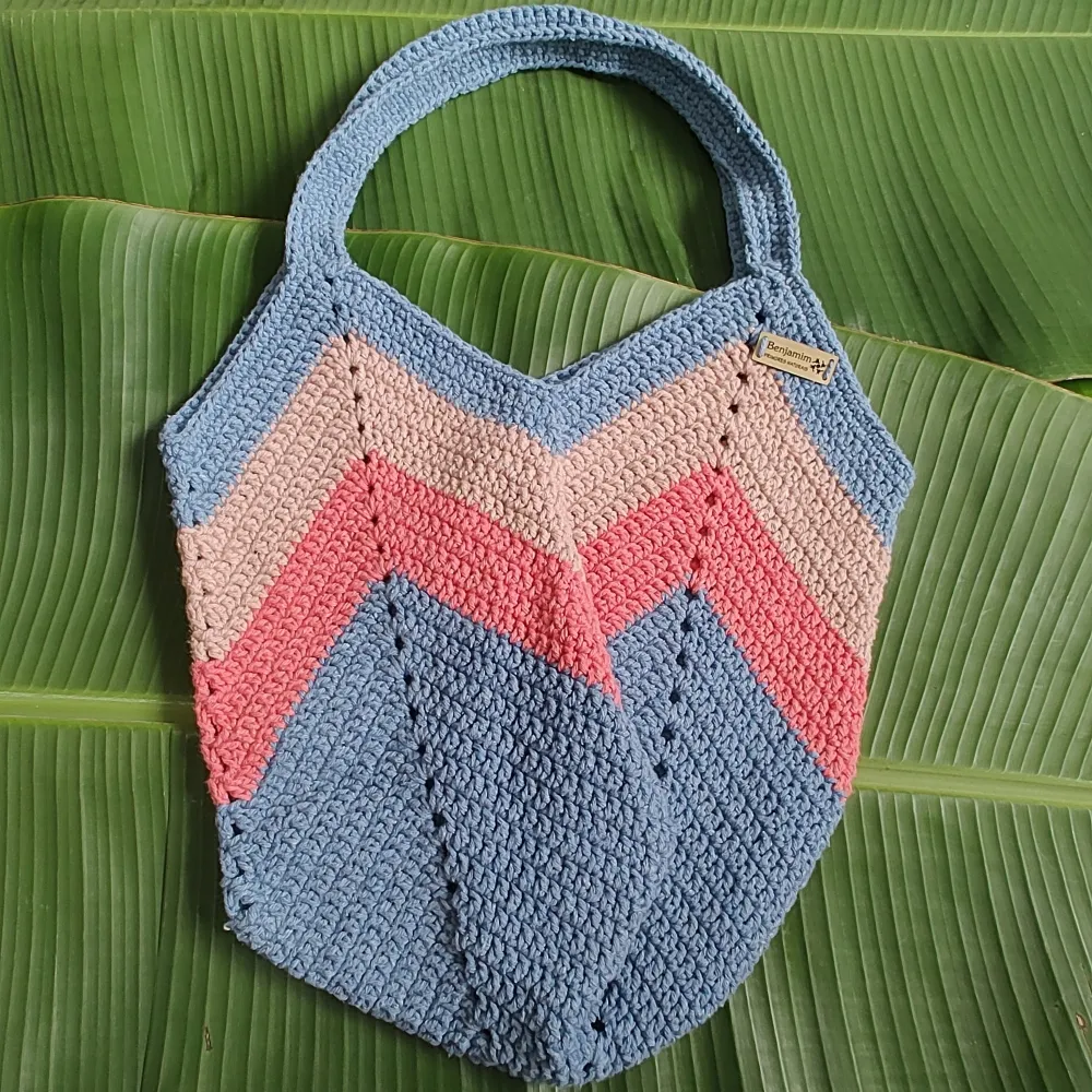 Bolsa de Crochê Quadrada Chevron Azul ...