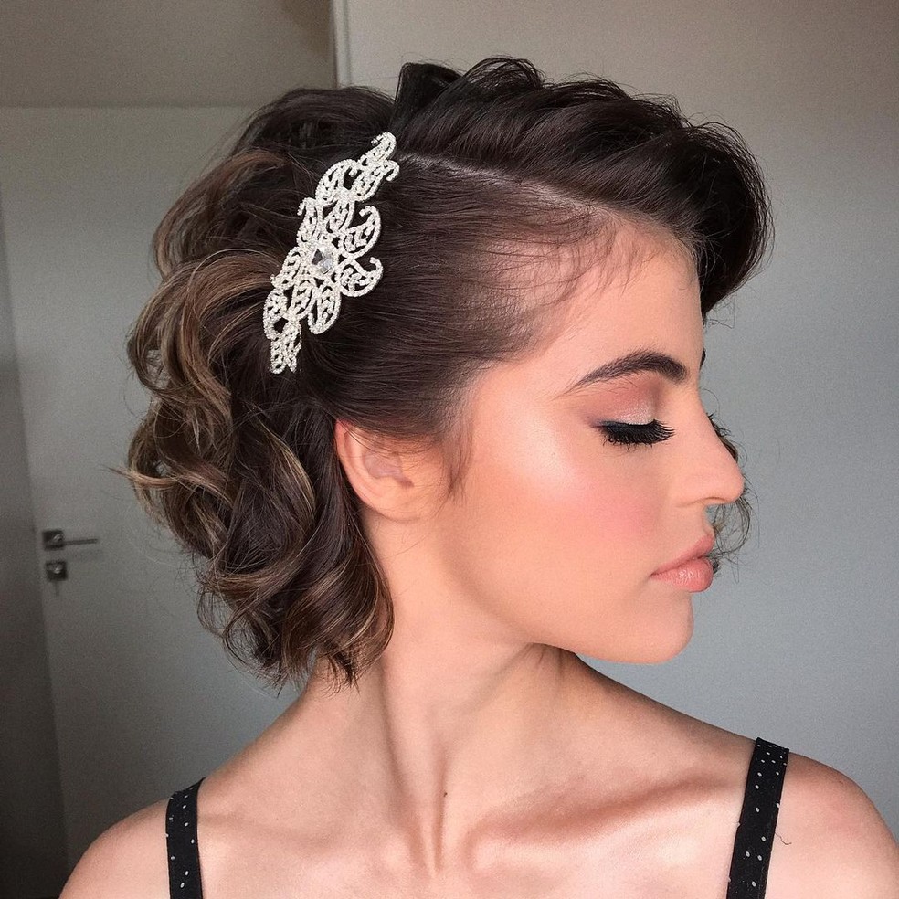 Penteado em cabelo curto para madrinha ...