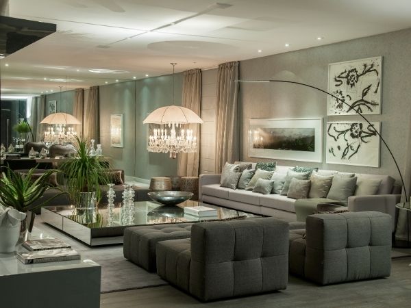 Sala com espelho na parede: vantagens ...