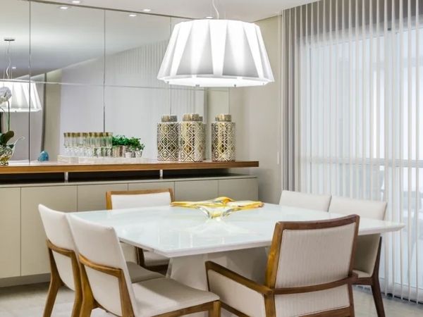 Sala com espelho na parede: vantagens ...