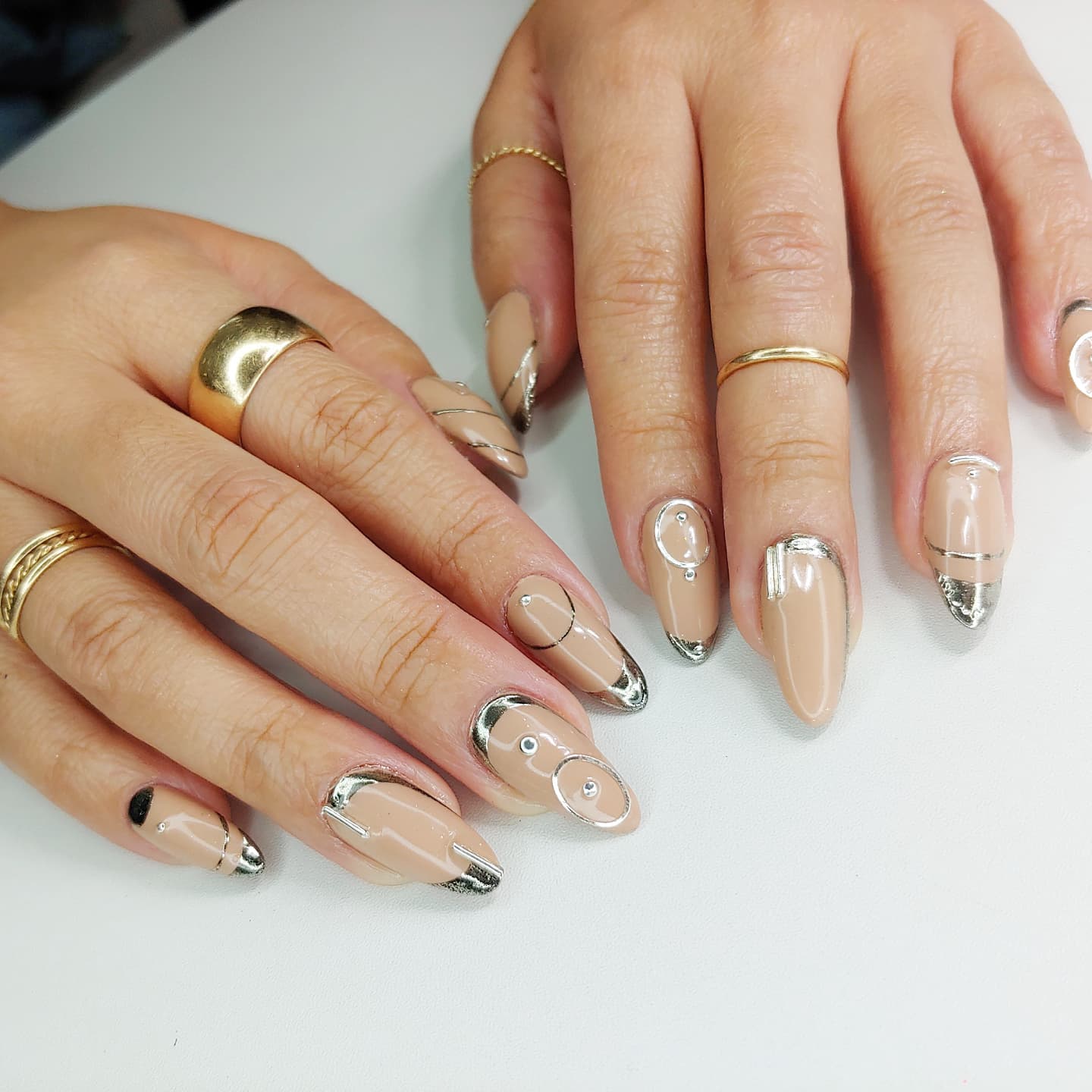 35 estilos de unhas metalizadas que são ...