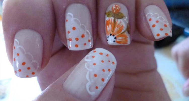 Unhas de vidro decoradas com flores ...