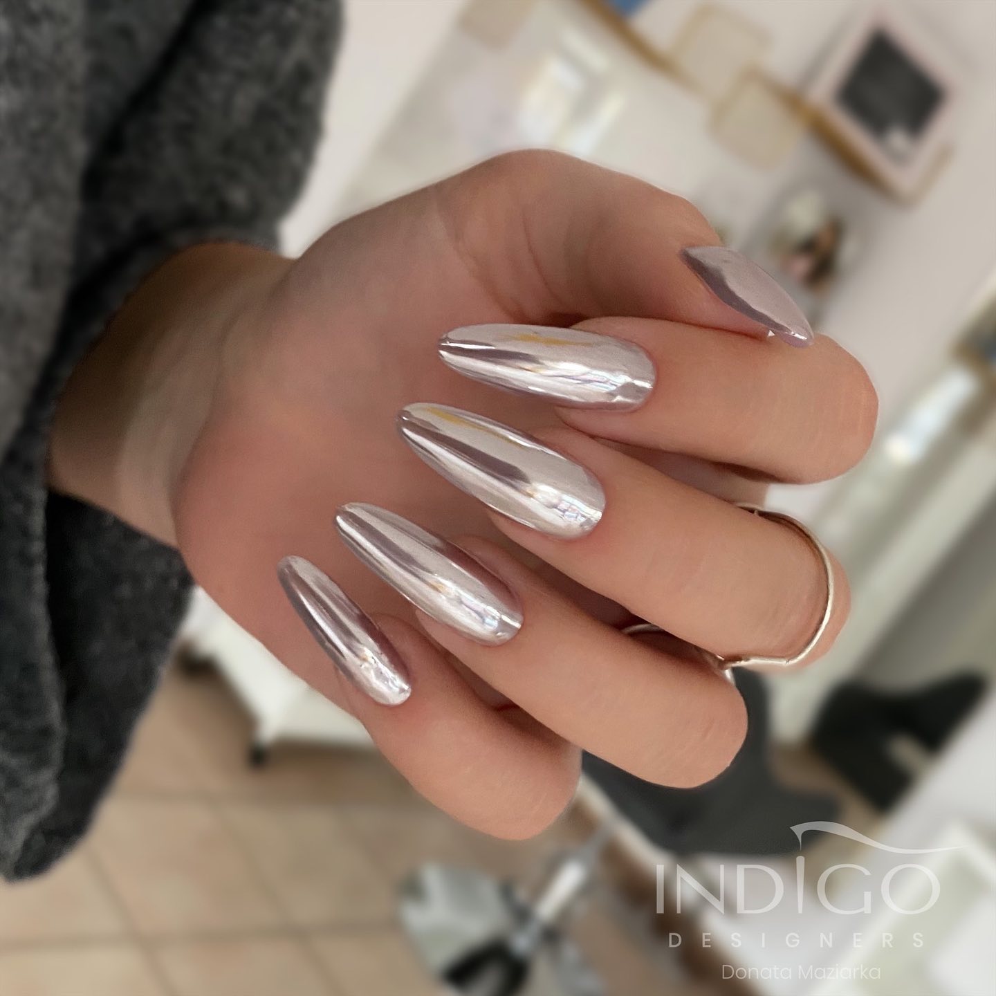 35 estilos de unhas metalizadas que são ...