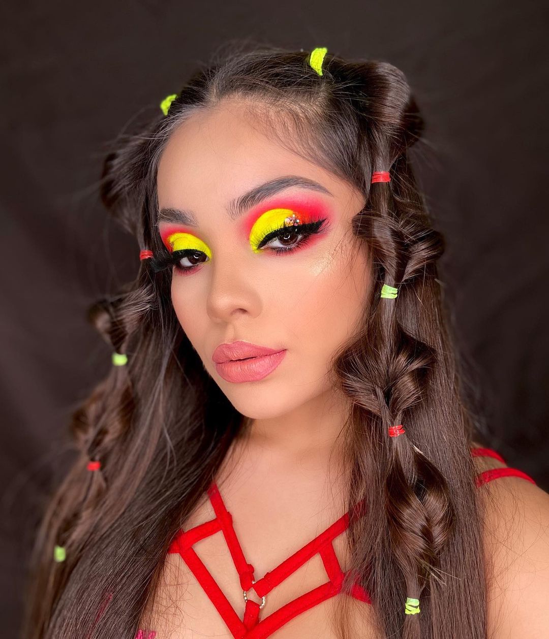 Maquiagem Neon - Sombra vibrante é ...