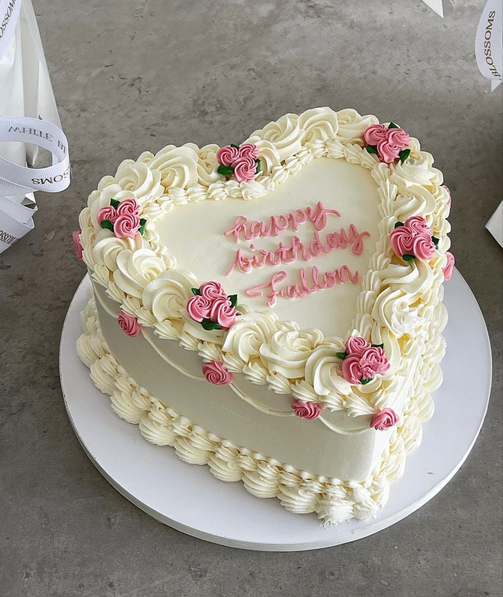bolo decorado com chantilly ...