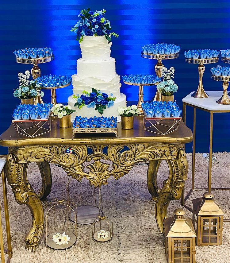 de Casamento com azul Royal e dourado