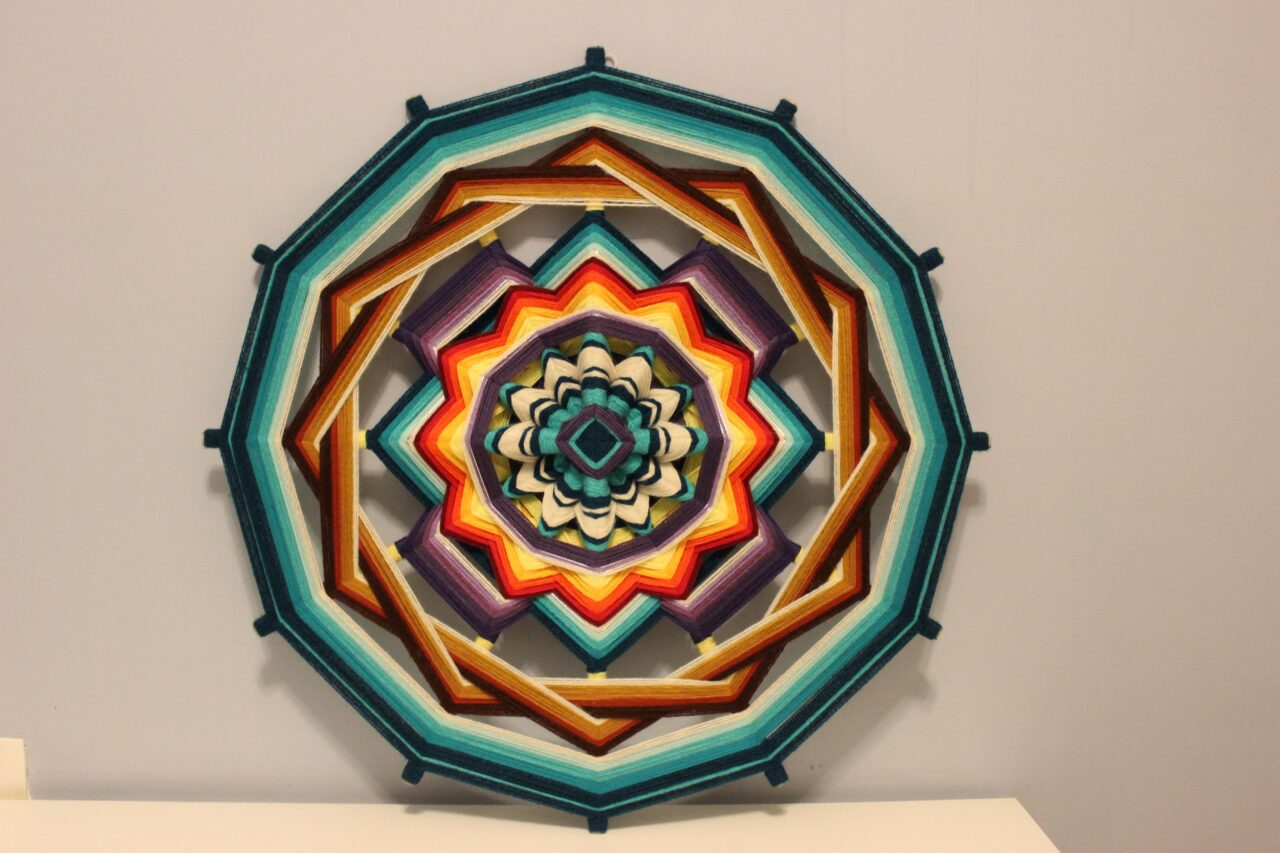 Mandala 80 cm e 12 pontas em lã por ...