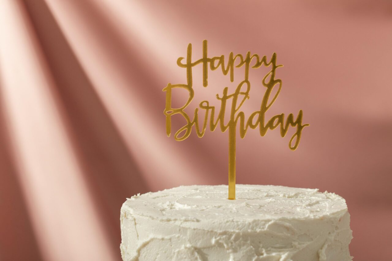Bolo de Aniversário Feminino Moderno ...