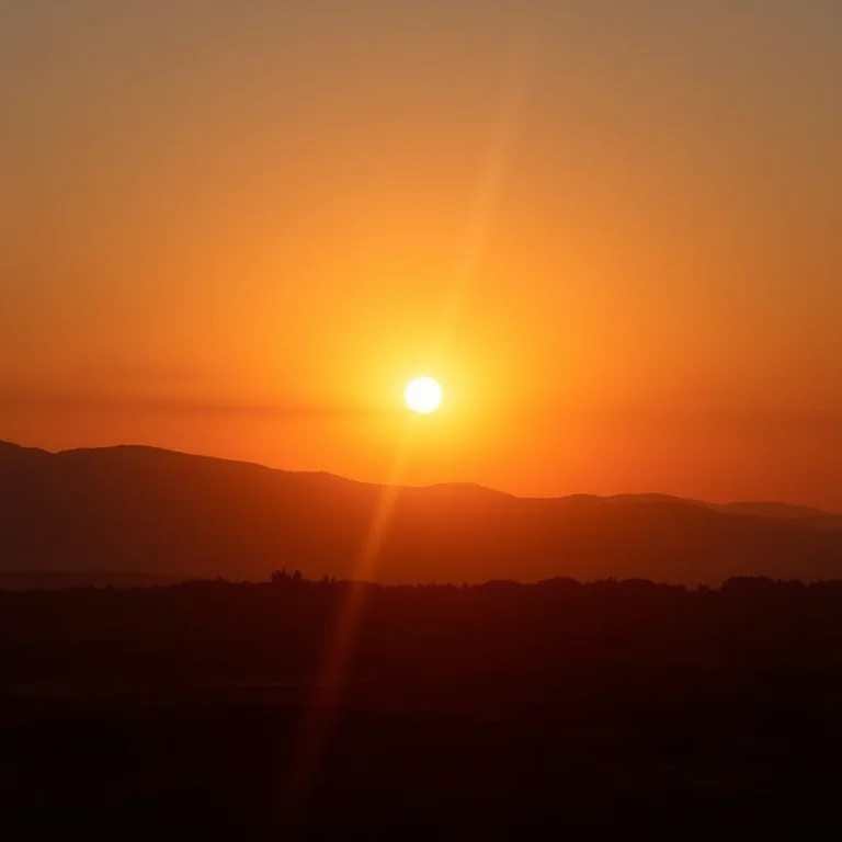 Pôr do sol sobre uma paisagem com sombras longas e luz quente.