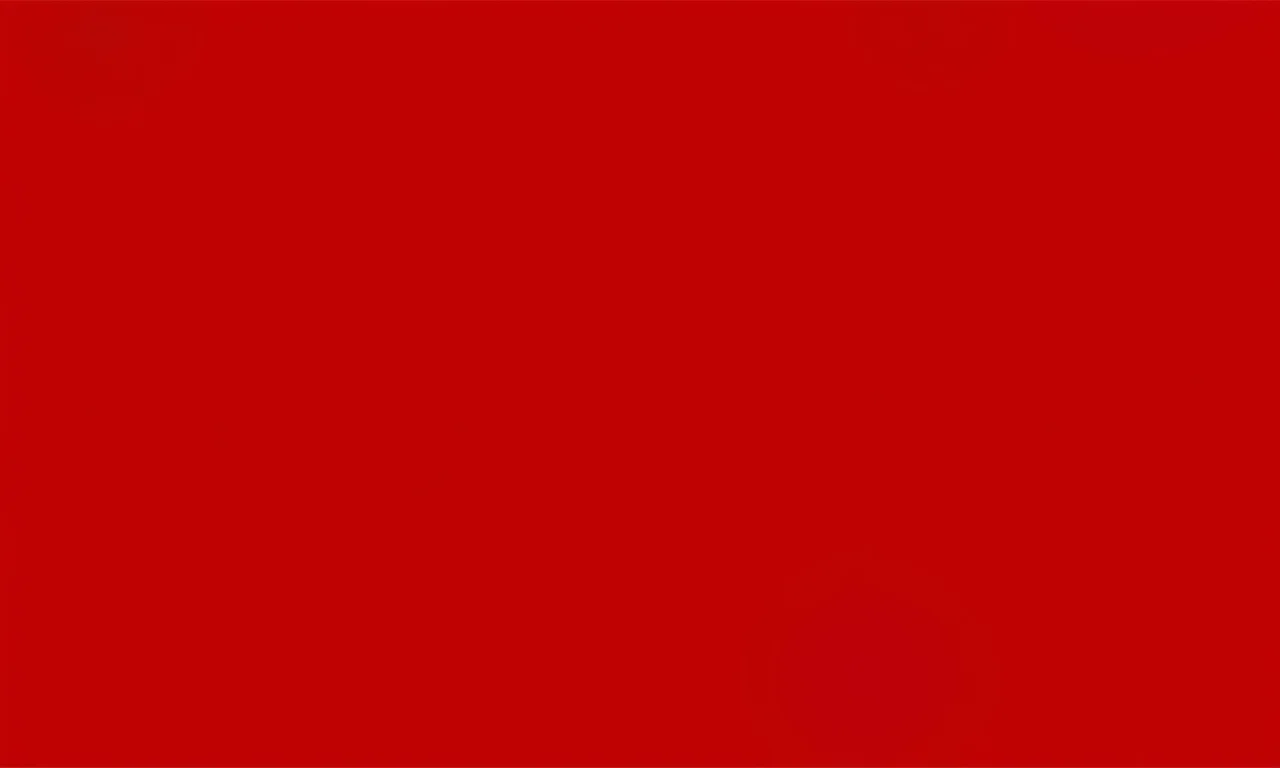 Punhado de acerolas vermelhas e frescas.