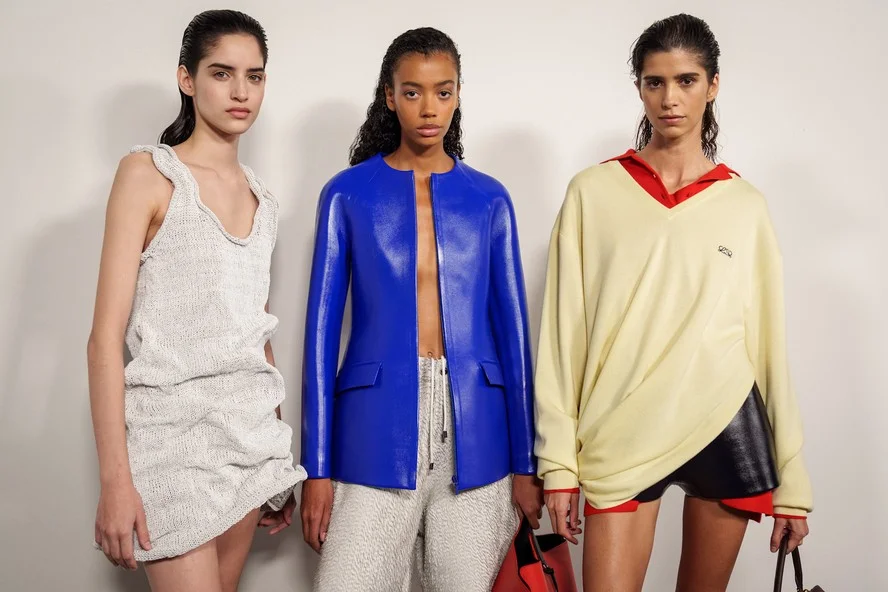 como combinar cores de roupas femininas - referência 7