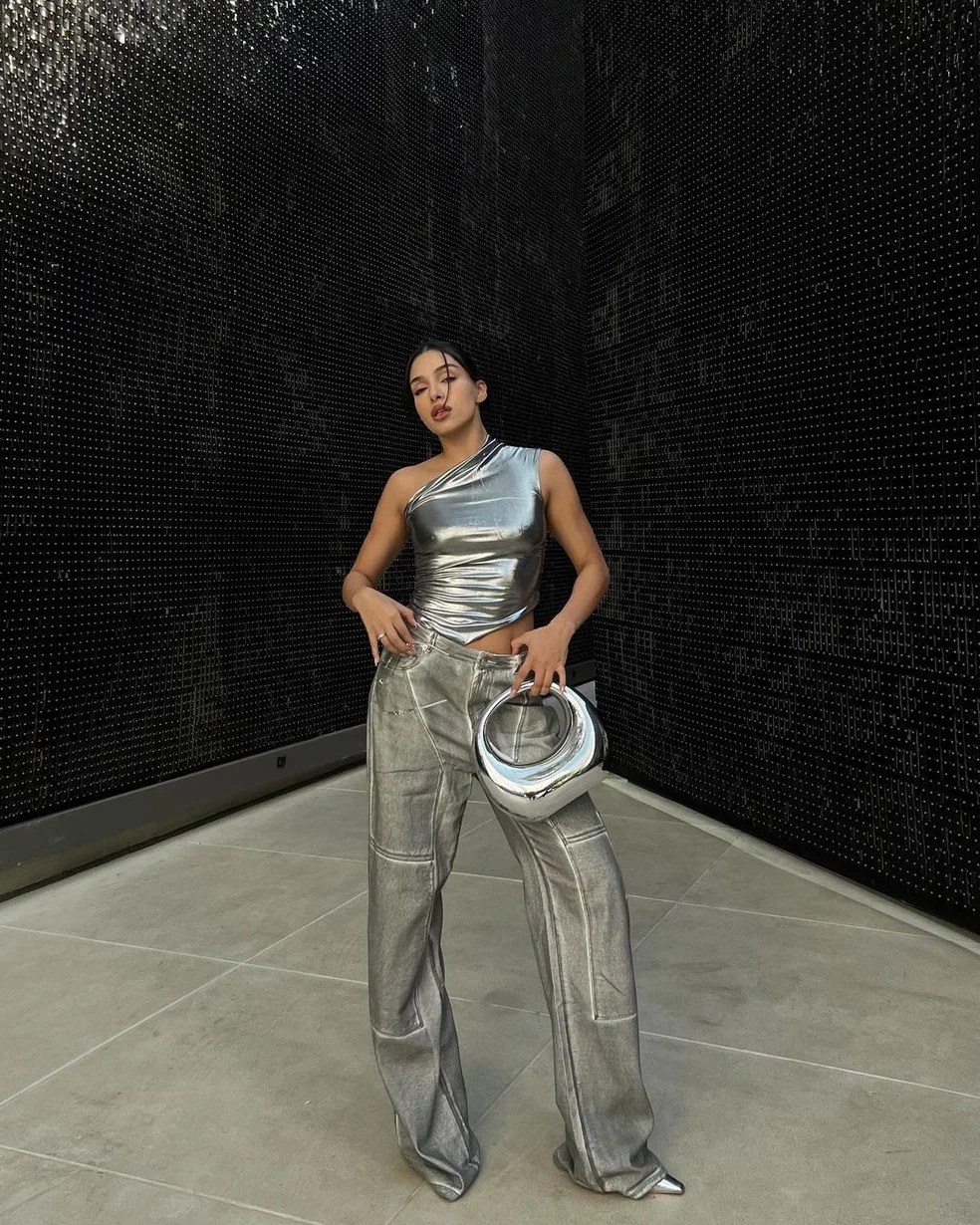 Como usar sapatos metalizados sem crise